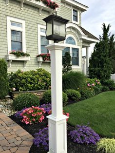 Top 30 Curb Appeal Tricks Front Yard Lighting, Curb Appeal Landscape, Front Yards Curb Appeal, Outdoor Lamp Posts, Front Garden Landscape, Front Yard Design, Farmhouse Landscaping, Front Landscaping, Yard Lights