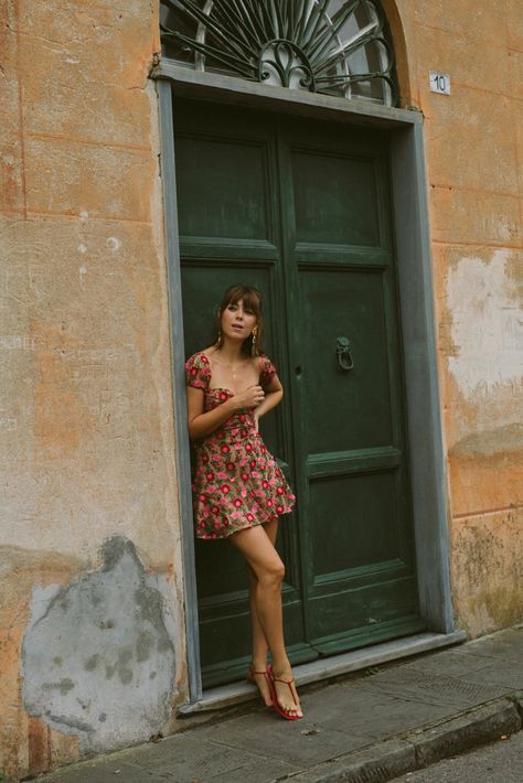 Jenny Cipoletti, Foto Tips, Model Poses Photography, Best Photo Poses, Flirty Dresses, Photography Poses Women, April 20, Photoshoot Poses, Model Poses