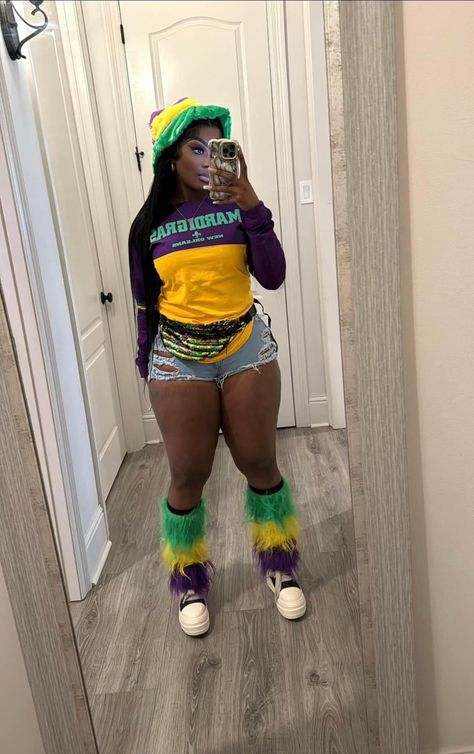 Casual Mardi Gras Outfit, Madi Gras Outfit Ideas Black Women, Mardi Gras Fits, Mardigrass Ideas Outfit, Mardi Gras Outfits Black Women, Mardi Gras Aesthetic, Mardi Gras Outfits For Women, Mardi Gras Parade Outfit, Abs Excercise