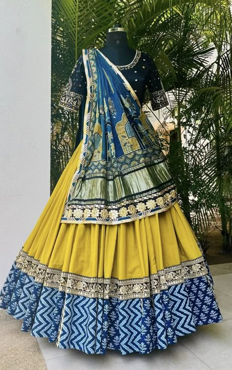 Heer Boutique Chaniya Choli, Chanya Choli Design, Gagra Choli Fashion, Garba Chaniya Choli, Indian Dress Up, Chaniya Choli Designs, Simple Saree Designs, Navratri Dress, Lehenga Designs Simple