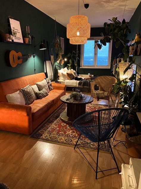 Grunge Studio Apartment Aesthetic, Dark Wood Studio Apartment, Cottage Core Studio Apartment, Grunge Apartment Aesthetic Living Room, Grunge Living Room Aesthetic, Green And Red Living Room, Dark Green Couch Living Room Ideas, Grunge Interior Design, Grunge Apartment