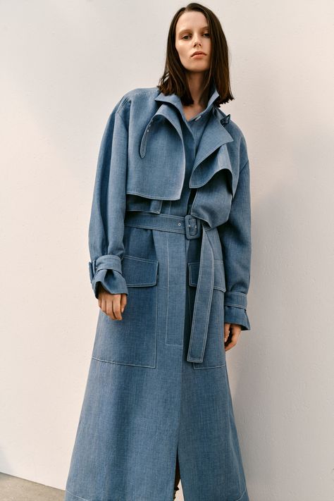 Joseph Spring 2019 Ready-to-Wear Collection - Vogue Joseph Fashion, Mode Mantel, Silk Coat, 2016 Menswear, All Jeans, Blue Coat, 가을 패션, Fashion Show Collection, Coat Fashion