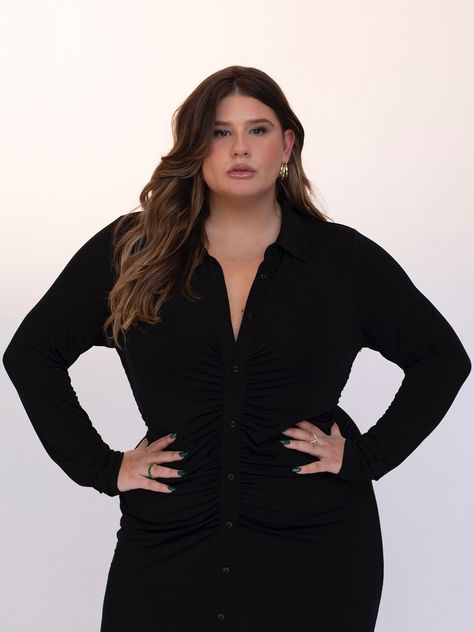 Plus Size Tiktok, Remi Bader, Tiktok Star, Pregnancy Announcement Shirt, The Fashion Industry, Victorias Secret Models, Lifestyle Newborn, Fashion Deals, Fashion Industry