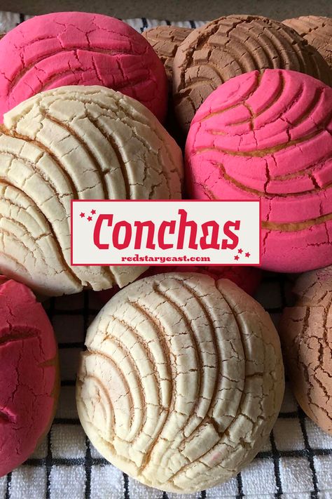 conchas 🐚 — Spanish for "shells", are delicious sweet bread rolls that are a Mexican staple. The texture is outstanding, with a tender interior and crunchy top. A nice cup of coffee or hot chocolate aid in enhancing the experience. ☕ Mexican Conchas Recipe, Concha Recipe, Conchas Recipe, Mexican Conchas, Mexican Hot Chocolate Cookies, Mexican Sweet Bread, Pasta Toppings, Chocolate Pasta, Mexican Desserts