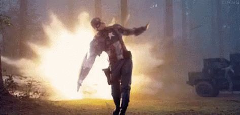 Shield Throwing - Captain America GIF - CaptainAmerica Shield ChrisEvans - Discover & Share GIFs Avengers Gif, Marvel Gif, Captain America Shield, Hero Movie, Chris Evans Captain America, Bruce Banner, Ms Marvel, Fan Fiction, Steve Rogers