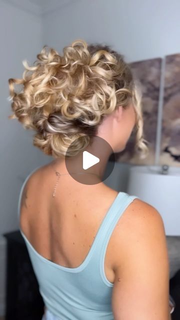 Candace Stuller on Instagram: "3 Minute Hairstyle! & I didn’t feel as though it ruined my curls! ⁣ ⁣ Yes or no?! I also think this could work for a gym hairstyle! ⁣ ⁣ *I straightened my claw clips after a trip to the bathroom so they were even 🤣 for shorter hair put them farther down- longer hair a little farther up. So easy to take out since you’re not actually pulling the hair through. ⁣ ⁣ #curlyhairstyles #updotutorial #easyhairstyle #hairblogger" Work Hairstyles Updo, Curly Hair Up, Easy Curls, Work Hair, Colored Hair Tips, Pulled Back Hairstyles, Homecoming Ideas, Gym Hairstyles, Curly Updo