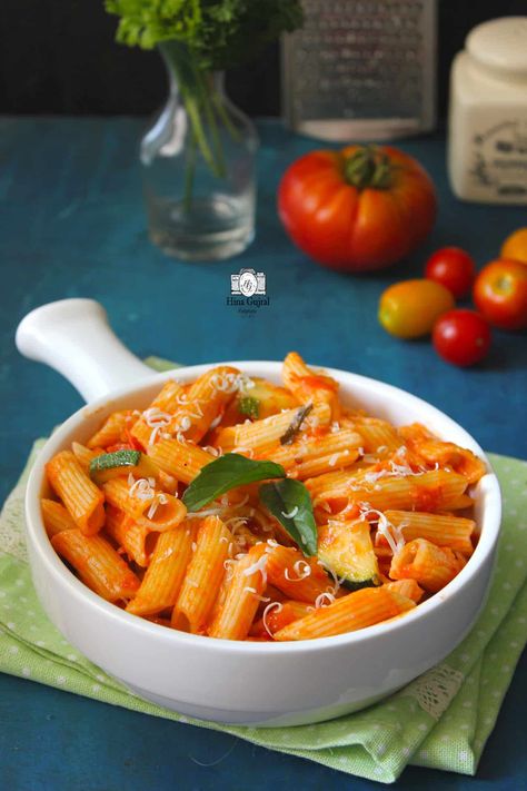 Pasta In Red Sauce, Tomato Sauce Pasta, Red Sauce Pasta Recipe, Penne Pasta Recipe, Fun Pasta, Red Sauce Recipe, Red Pasta, Penne Pasta Recipes, Marinara Recipe