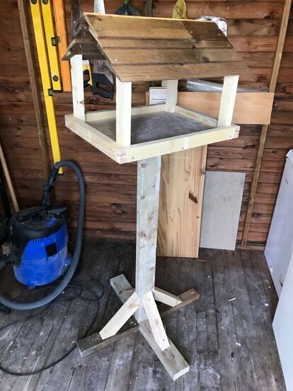 This was one of my first wood working builds as my other half wanted a bird table but I wasn't going fork out for the cost of a new one. So in true DIY style I er....done it myself!What was also good is that I was able to use pretty much all scrap wood to complete this which I like to be able to do to bring the cost down more. Post and Legs I started off with a scrap length of 2x4 and again using random off cuts i was able to form 4 legs for it to stand on.The legs were the hardest pa… Faux Marble Countertop, End Table Makeover, Wooden Bird Feeders, Bird Table, Mirror Makeover, Bird Feeding, Diy End Tables, Fence Paint, Wood Mosaic