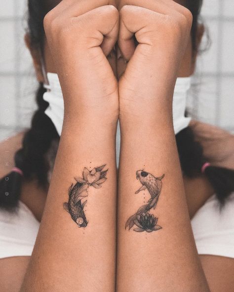 55 Tattoo, Tattoo Koi Fish, Koi Fish Yin Yang, Coy Fish Tattoos, Fish Yin Yang, Tattoo Koi, Maching Tattoos, Twin Tattoos, Yin Yang Koi