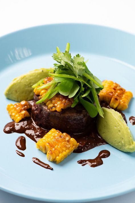 Mexican Mole Sauce, Mexican Mole, Mole Recipe, Corn Avocado, South American Recipes, Michelin Star Food, Mole Sauce, Turmeric Health, Main Course Dishes