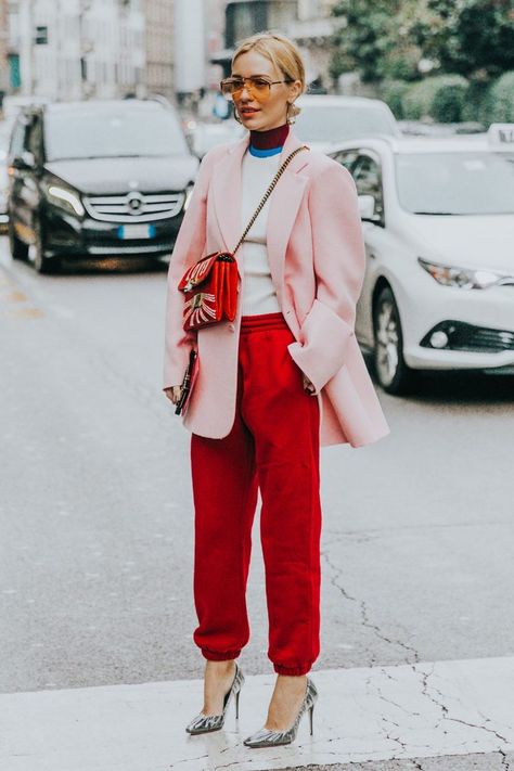 Jogging Outfit, Red Sweatpants, Athleisure Trend, Art Appliqué, Street Style Edgy, Womens Fashion Edgy, Pink Coat, Looks Street Style, Red Pants