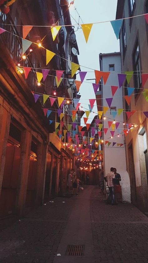 Street Decoration Festival, Street Fair Decorations, Street Decoration Ideas, Street Party Ideas, Festival Themed Party, Vacation Aesthetic, Cheap Holiday, Wedding Crafts Diy, Street Party