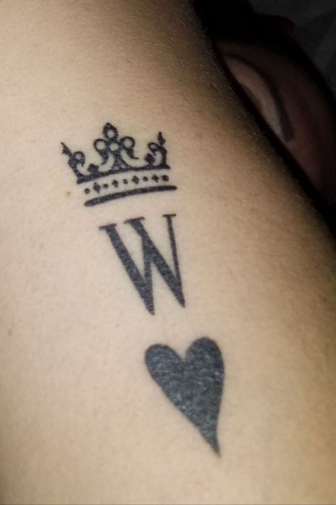 W Tattoo Letter Design, Ab Pics Snapchat, Lover Tattoos, Crown Finger Tattoo, W Alphabet, Tatoo Inspiration, Chocolate Cake Recipe Moist, Chicano Style Tattoo, Letter Art Design