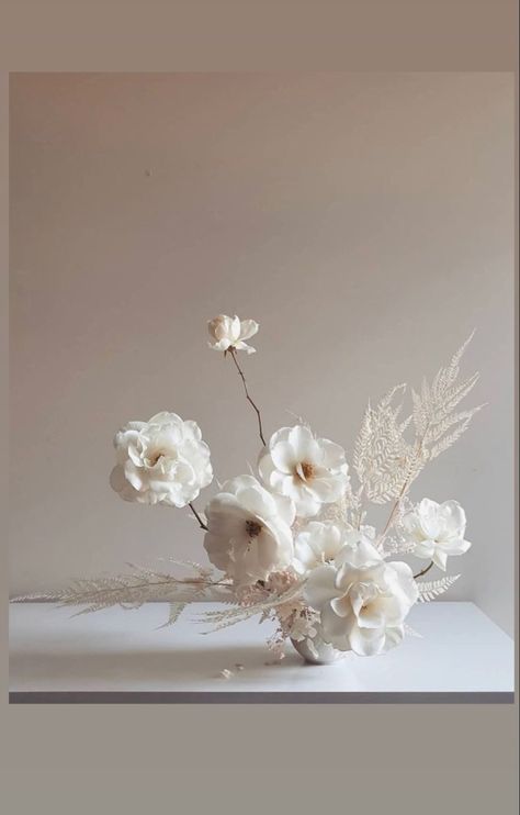 All White Wedding, Flower Installation, Ethereal Wedding, White Wedding Flowers, Wedding Flower Arrangements, Wedding Mood, Wedding Deco, Flower Centerpieces, Floral Style