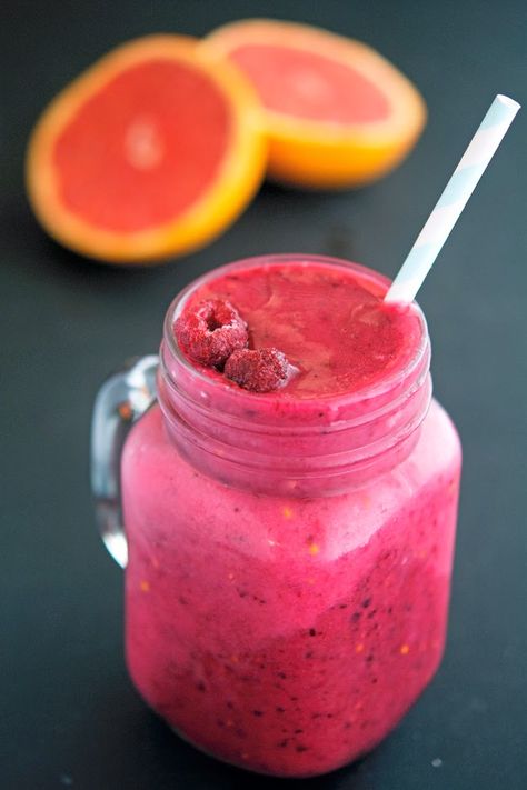 Breakfast Raspberry, Grapefruit Smoothie, Pink Smoothie, Recipe Smoothie, Delicious Paleo Recipes, Paleo Recipes Breakfast, Overnight Oat, Smoothie Ingredients, Paleo Breakfast