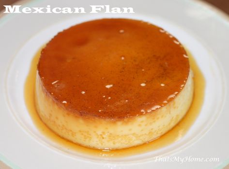 Este es un flan mexicano. Mexican Flan Recipe, Mexican Flan, Flan Recipe Easy, Flan Cake, Buffet Party, Cream Sauce Recipes, Sour Cream Sauce, Flan Recipe, Mexican Dessert