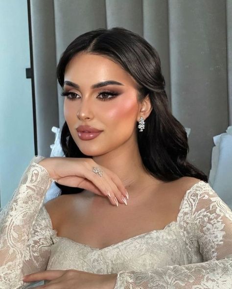 Engagement Makeup Look Natural, Baraat Bridal Makeup, Bridal Makeup Middle Eastern, Luxury Wedding Makeup, Arab Bridal Hair, Bridal Makeup Almond Eyes, Bridal Makeup For Brown Eyes Hooded, Engagement Hair And Makeup, Ethereal Bride Makeup