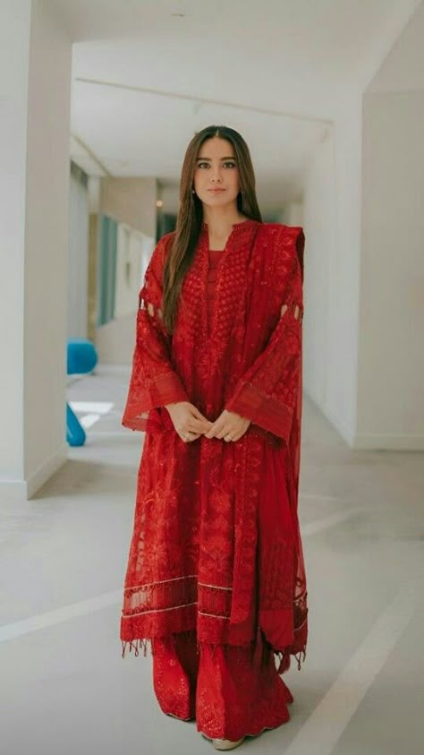 Venomous Snakes, Iqra Aziz, Pakistani Suit, Celebrity Fashion Looks, Latest Dress Design, Pakistani Wedding Outfits, Pakistani Fancy Dresses, Pakistani Dresses Casual, Pakistani Fashion Party Wear