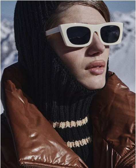 Gucci Apres Ski, Snow Editorial, Fashion Photoshoot Studio, Gucci Winter, Hat Photoshoot, Aesthetic Outdoors, Ski Photography, Outfit Ski, Mellow Autumn