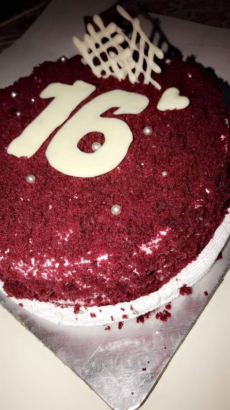 16 birthday cake ideas (red velvet) Red Theme Cake, 16 Birthday Cake Ideas, Cake Sweet 16, Sweet 16 Cakes, 16 Cake, 16 Birthday Cake, Red Theme, 16 Birthday, Birthday Cake Ideas