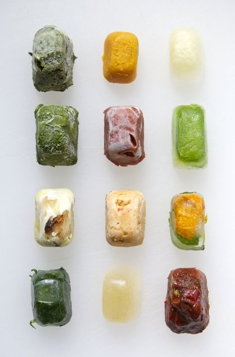 12 Ways to Preserve Vegetables in Ice Cube Trays Preserve Vegetables, Diamond Ice Cube Tray, Ice Cube Tray Hacks, Preserve Herbs, Souper Cubes, Ice Cube Tray Recipes, Gluten Free Dinners, Preserving Vegetables, Freezing Vegetables