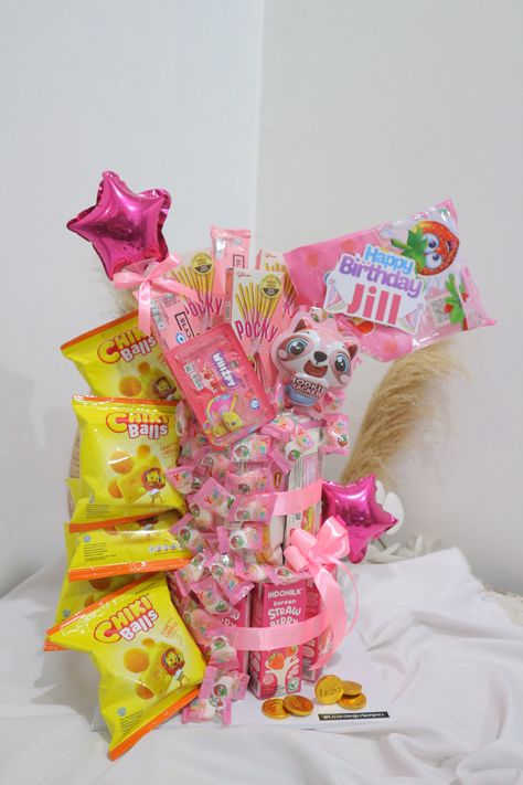 Hampers Snack, Snack Tower, Cake Snack, Flower Board, Manik Manik, Birthday Idea, Snack Cake, Snack Ideas, Home Room Design