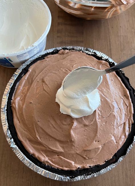 Chocolate Cream Pie Easy, Easy Chocolate Pie Recipe, Baked Chocolate Pudding, Cool Whip Pies, Easy Cream Pie, Chocolate Pudding Pie, Easy Chocolate Pie, Easy Chocolate Pudding, Chocolate Cream Pie Recipe