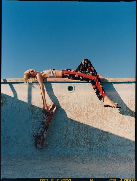 Zara Gathered Top, Floral Trousers with Side Bands and Slides with Beaded Knot Empty Pool, Portret Feminin, Skateboard Photos, Skateboard Photography, Creative Photoshoot Ideas, 사진 촬영 포즈, Foto Poses, Shooting Photo, Shoot Inspiration