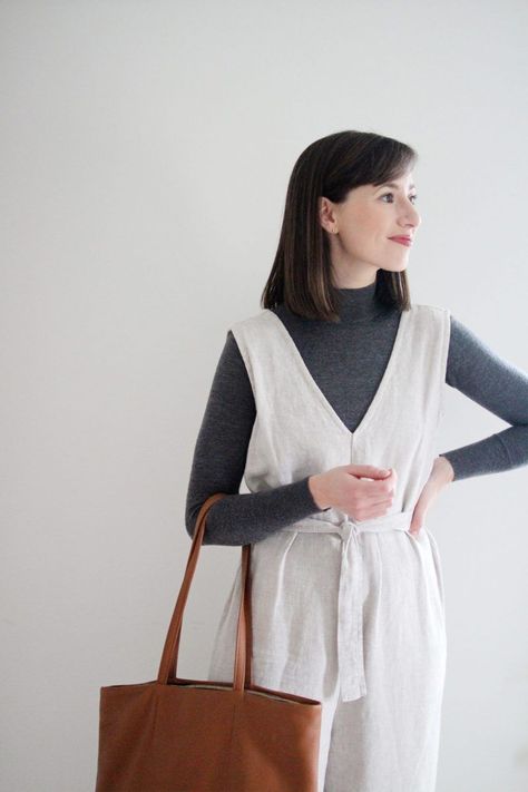 Style Bee - How to Wear Linen in the Winter Tight Dress Outfit, Linen Layers, Linen Coat, Alpaca Cardigan, White Linen Dresses, Classy Casual, Tights Outfit, Summer Fabrics, Wool Pants