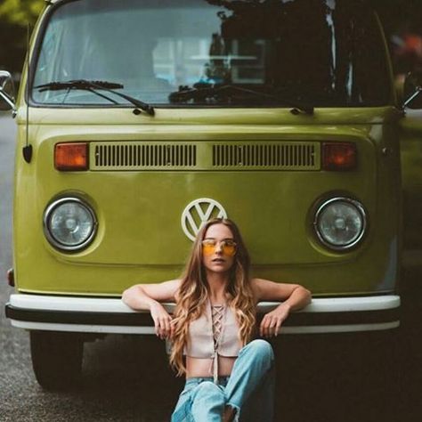 Hippy Movement (@hippymovement) • Instagram photos and videos Vw Bus Photography, Retro Grunge Aesthetic, Vw Bus Photo, Vintage Volkswagen Bus, Vw Kombi Van, Bus Girl, Hippie Bus, Volkswagen Van, Vintage Volkswagen