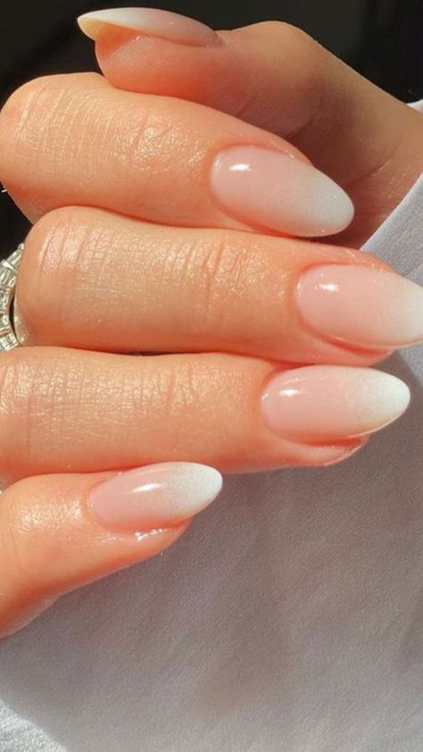 Nails For Graduation, Natural Almond Nails, September Nail Ideas, Paznokcie Hello Kitty, Grad Nails, Almond Gel Nails, Nail Options, Office Nails, Kutek Disney