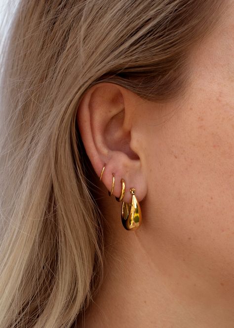 Gold Teardrop Earrings, Teardrop Hoop Earrings, Effortless Chic Style, Small Gold Hoops, Jewelry Display, Effortless Chic, Style Earrings, Gold Hoops, Gold Hoop