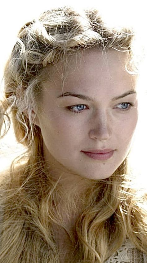 Sophia Myles, Celebrity Look Alike, Gwyneth Paltrow, Look Alike, Celebrity Look, Woman Face, Character Inspiration, Hollywood, Actors