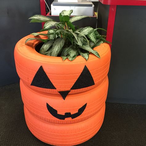 Jack Lantern  Tires Christmas Tires Decoration, Tire Halloween Decorations, Pumpkin Tires, Halloween Tire Decorations, Tire Shop Decor Ideas, Tire Pumpkins, Tire Decor, Tire Decoration, Tire Ideas