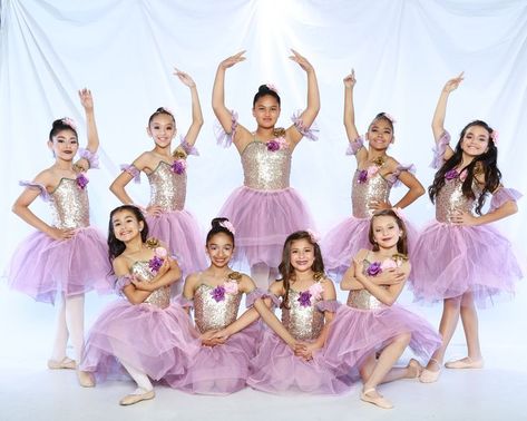 Dance Recital Picture Poses, Dance Class Photos, Dainty Poses, Jazz Dance Poses, Ballerina Photography, Ballerina Poses, Studio Pictures, Studio Dance, Cute Dance Costumes