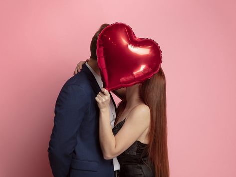 My Funny Valentine: Hilarious Valentine’s Day Stories That Are Guaranteed to Make You Grin Benefits Of Kissing, Happy Kiss Day, Kiss Day, Conversation Skills, Romantic Photos Couples, Ready For Love, 20 Questions, Video Setting, My Funny Valentine