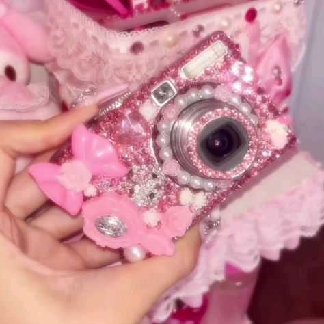 Bedazzled Camera, Mcbling Fashion, Cute Camera, Pretty Pink Princess, Pink Lifestyle, Retro Gadgets, Baby Pink Aesthetic, Pink Bling, Pink Girly Things