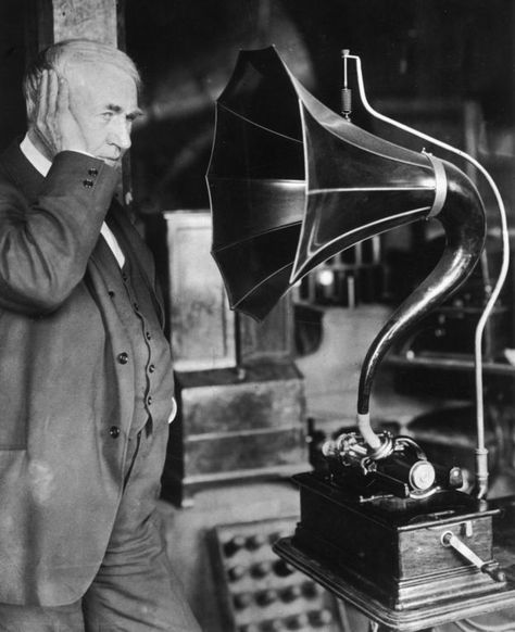 Edison Inventions, Thomas Alva Edison, Happy Birthday Tom, Alva Edison, France Culture, Audio Bible, Thomas Edison, Influential People, Famous Faces