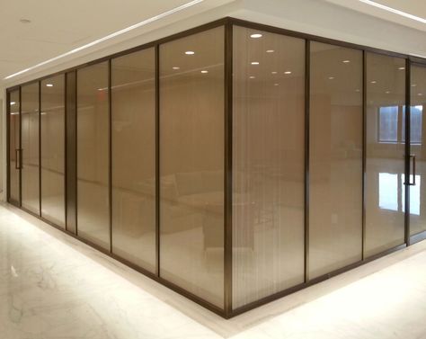 Bendheim decorative architectural glass can be found both as laminated glass office fronts and etched glass tabletops of this private office Elegant Office Decor, Window Glass Replacement, Glass Closet, Casement Window, Wired Glass, Grey Laminate, Glass Theme, Smart Glass, Glass Office