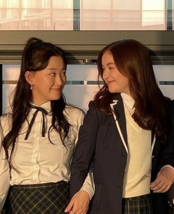 #xokitty #kittyandyuri Kitty And Yuri, Eve Songs, Xo Kitty, Alexa & Katie, Netflix Tv Shows, Lara Jean, Jenny Han, Cant Help Falling In Love, Movies And Series