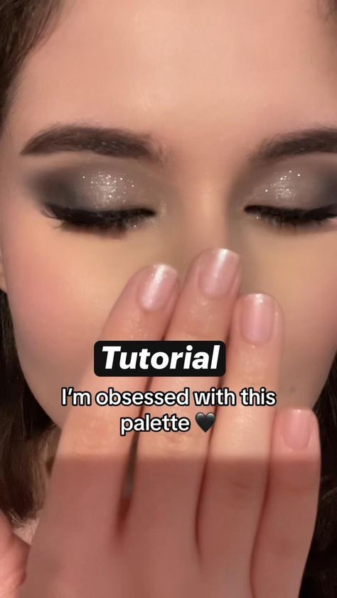 Grey Eyeshadow Looks Step By Step, Grey Makeup Looks, Sparkly Eye Makeup, Gray Makeup, Eye Makeup Inspiration, Eve Makeup, Grey Makeup, Eye Shadow Looks, Sparkly Makeup