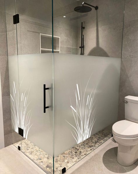 Transform your interior decoration with our exquisite frosted glass film featuring beautiful designs.  This translucent privacy screen is suitable for indoor use in various settings, such as bathrooms, offices, and apartments.  Our product boasts excellent quality and mimics the appearance of etched or sandblasted glass.  The decorative motifs are stunning and long-lasting. Ideal for all types of windows and glass surfaces, this unique and elegant privacy screen is optimal privacy and natural li Frosted Glass Shower Door, Shower Privacy, Flowers Silhouette, Frosted Glass Design, Privacy Window Film, Frosted Window, Frosted Window Film, Full Bathroom Remodel, Frosted Glass Door