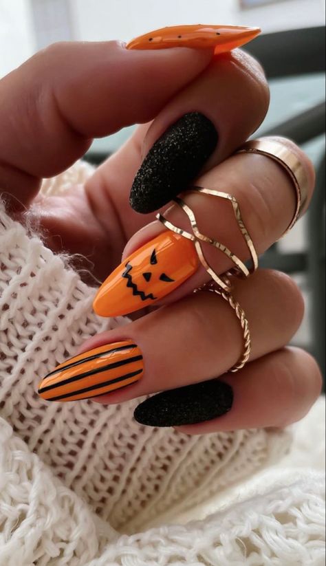 Cowboy Nails, Halloween Nail Ideas, Dripping Blood, Nail Art Halloween, Festive Manicure, Beautiful Halloween, Simple Fall Nails, Halloween Acrylic Nails, Cute Ghosts