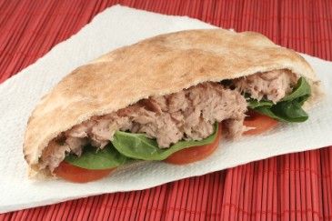 Nutrisystem Diet, Whole Wheat Pita Bread, Nutrisystem Recipes, Chicken Pita, Pita Pockets, Whole Wheat Pita, Filling Snacks, Tuna Recipes, Dash Diet