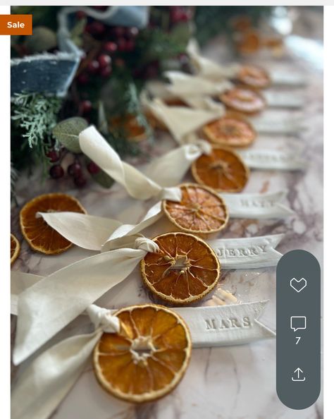 Dried Orange Slices Table Decor, Orange Slice Place Card, Thanksgiving Placecards Ideas Diy, Thanksgiving Placecard Ideas, Dried Orange Slices Decoration, Air Dry Clay Ornaments Diy, Dried Orange Ornaments, Orange Slice Ornaments, Dry Clay Ornaments