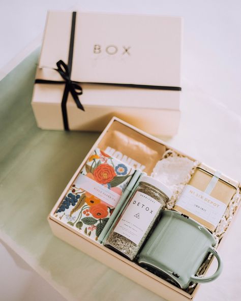 BOXFOX (@shopboxfox) • Instagram photos and videos Gift Box Packaging Design, Săpunuri Handmade, Chirstmas Decor, Gift Box Design, Custom Gift Boxes, Cadeau Diy, Mors Dag, Christmas Gift Box, Publishing House