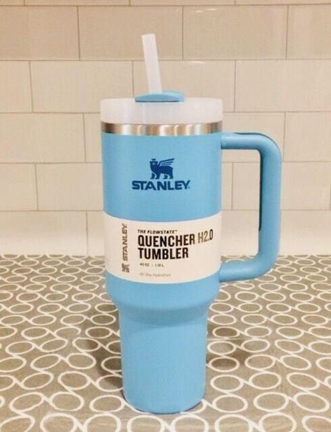 Blue Stanley, Stanley Adventure Quencher, Back To School List, Trendy Water Bottles, Stanley Adventure, Pool Blue, Pink Lifestyle, Cute Water Bottles, 40 Oz Tumbler