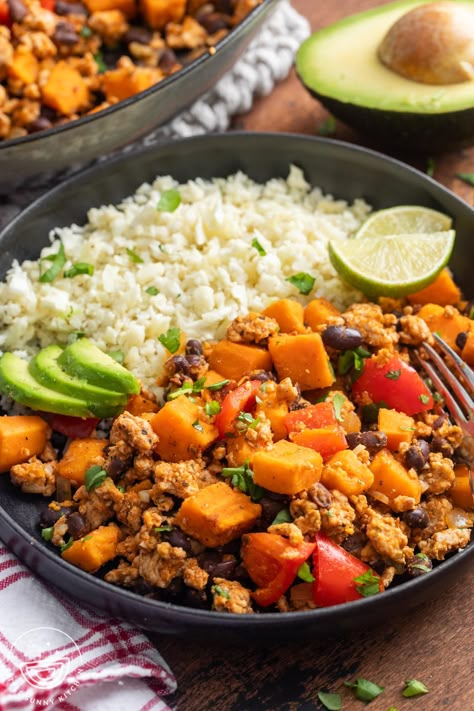 This Ground Turkey and Sweet Potato Skillet Meal is healthy, delicious, and so easy to make using one pan, in just 15 minutes. This recipe is gluten free, dairy free, and amazing! Ground Turkey Recipes Gluten Dairy Free, High Protein Meals Gluten And Dairy Free, Ground Turkey Sweet Potato Casserole, Ground Turkey Meals Healthy, Meal Ideas With Ground Turkey, Ground Turkey Sausage Recipes Dinners, Ground Recipes Turkey, Uc Friendly Recipes, Minced Turkey Recipes Healthy