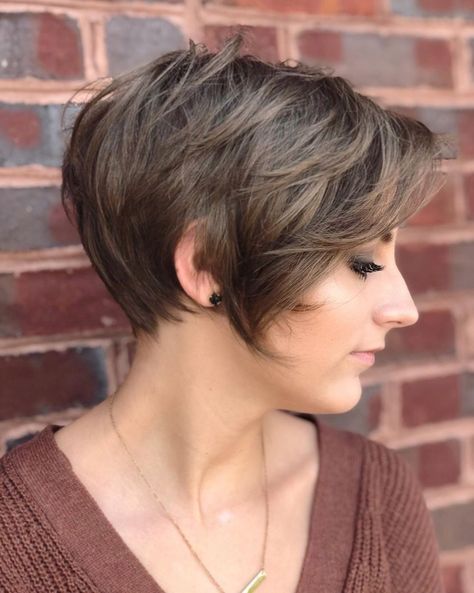 Long Pixie with Piece-y Layers Pixie-cut Lang, Blond Pixie, Pixie Cut With Long Bangs, Langer Pony, Pixie Cut With Bangs, Crop Hair, Polished Hair, Long Bangs, Short Wavy Hair