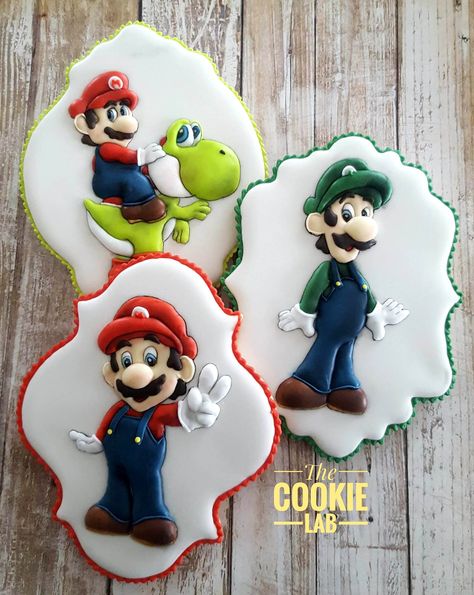 The Cookie Lab by Marta Torres Coloured Royal Icing Decorated Cookies . Not painted Super Mario Cookies Luigi Cookies, Super Mario Cookies, Mario Cookies, Superhero Cookies, No Bake Sugar Cookies, Cookie Pictures, Cookie Cake Pie, Cutout Cookies, Crazy Cookies